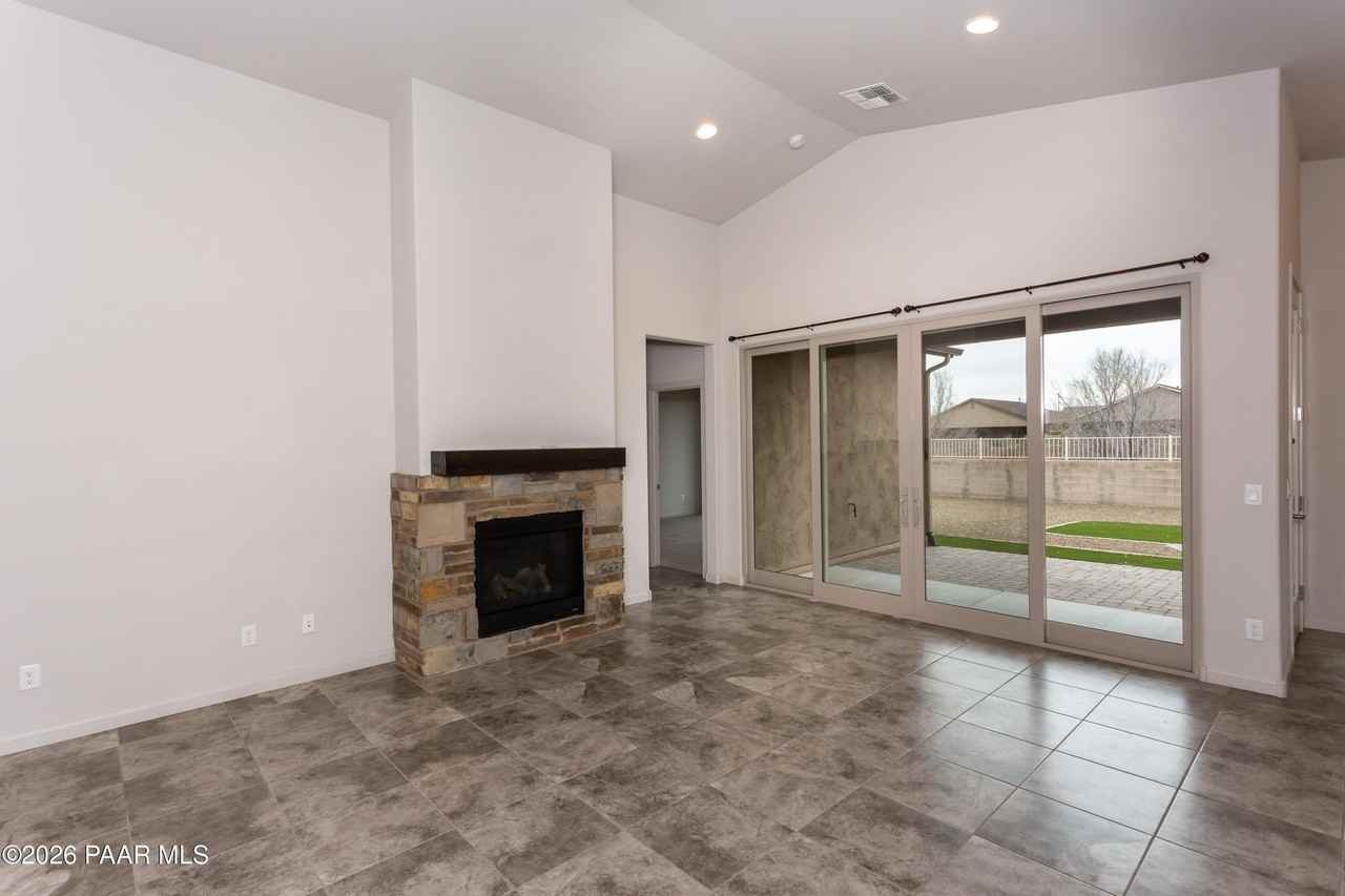 1299 Essex Way - Photo 4 of 18