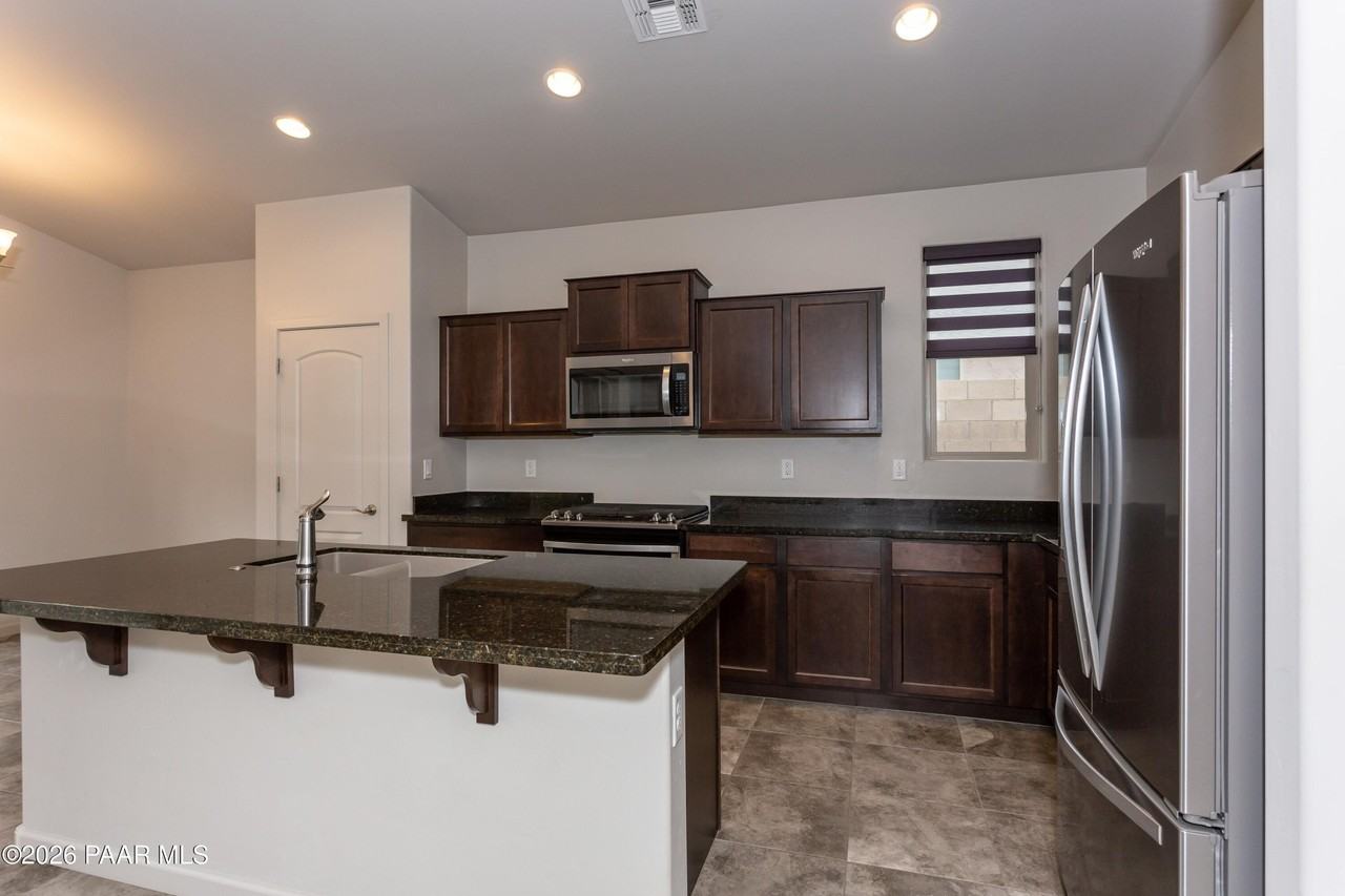 1299 Essex Way - Photo 5 of 18