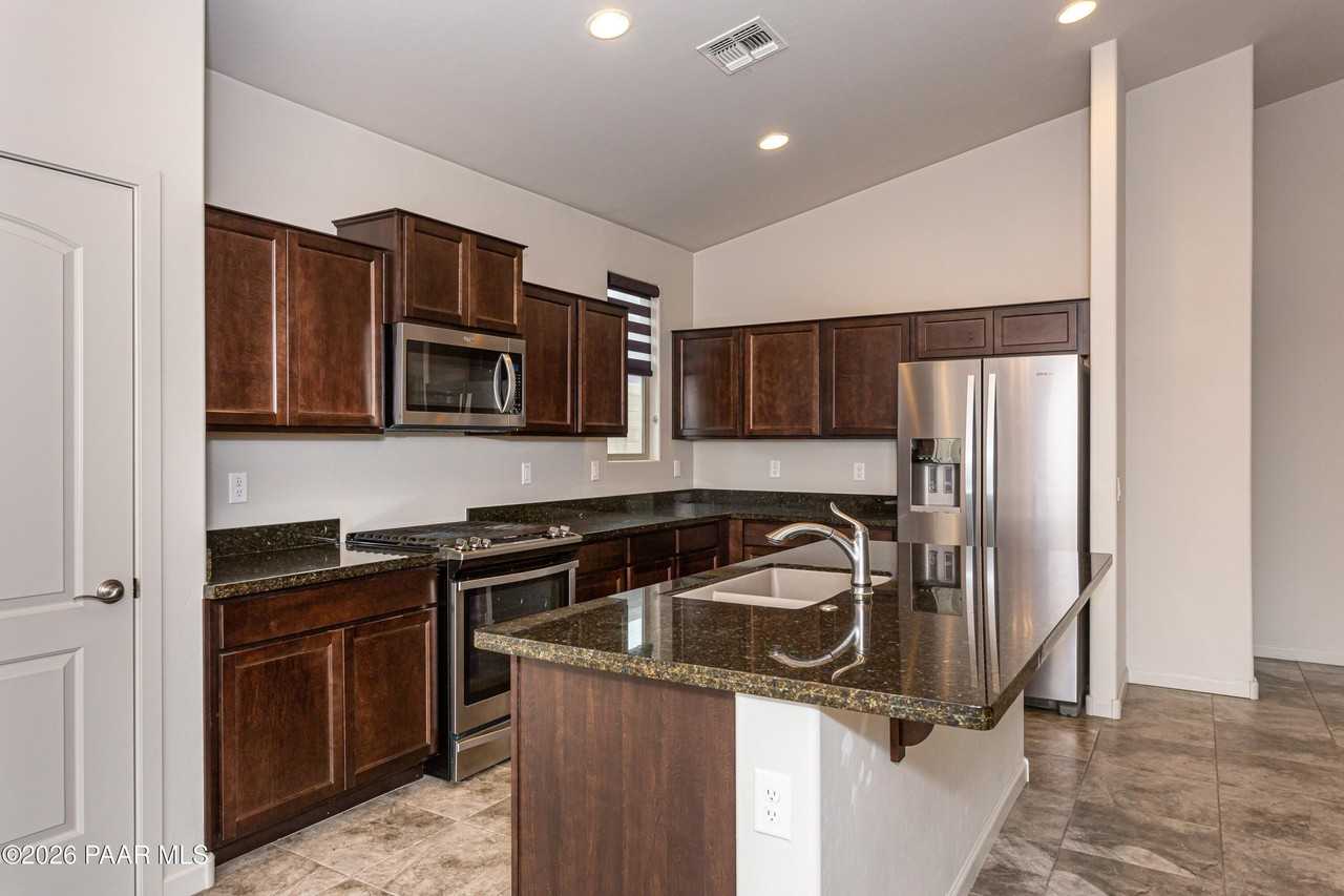 1299 Essex Way - Photo 6 of 18