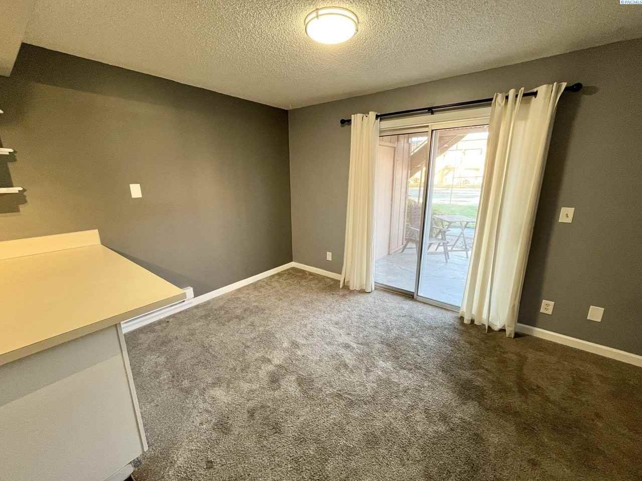 3121 W Hood Ave - Photo 4 of 25