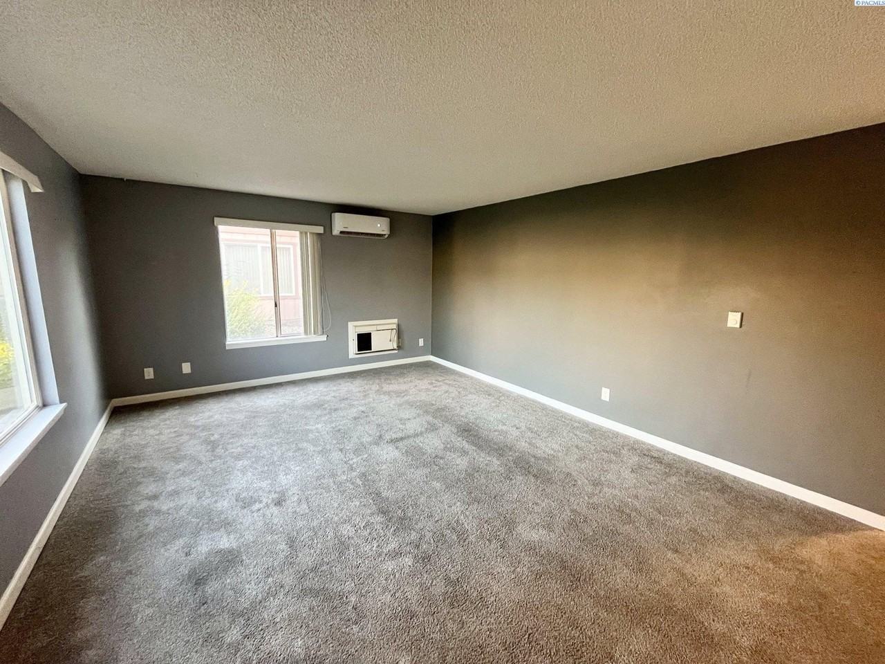 3121 W Hood Ave - Photo 5 of 25