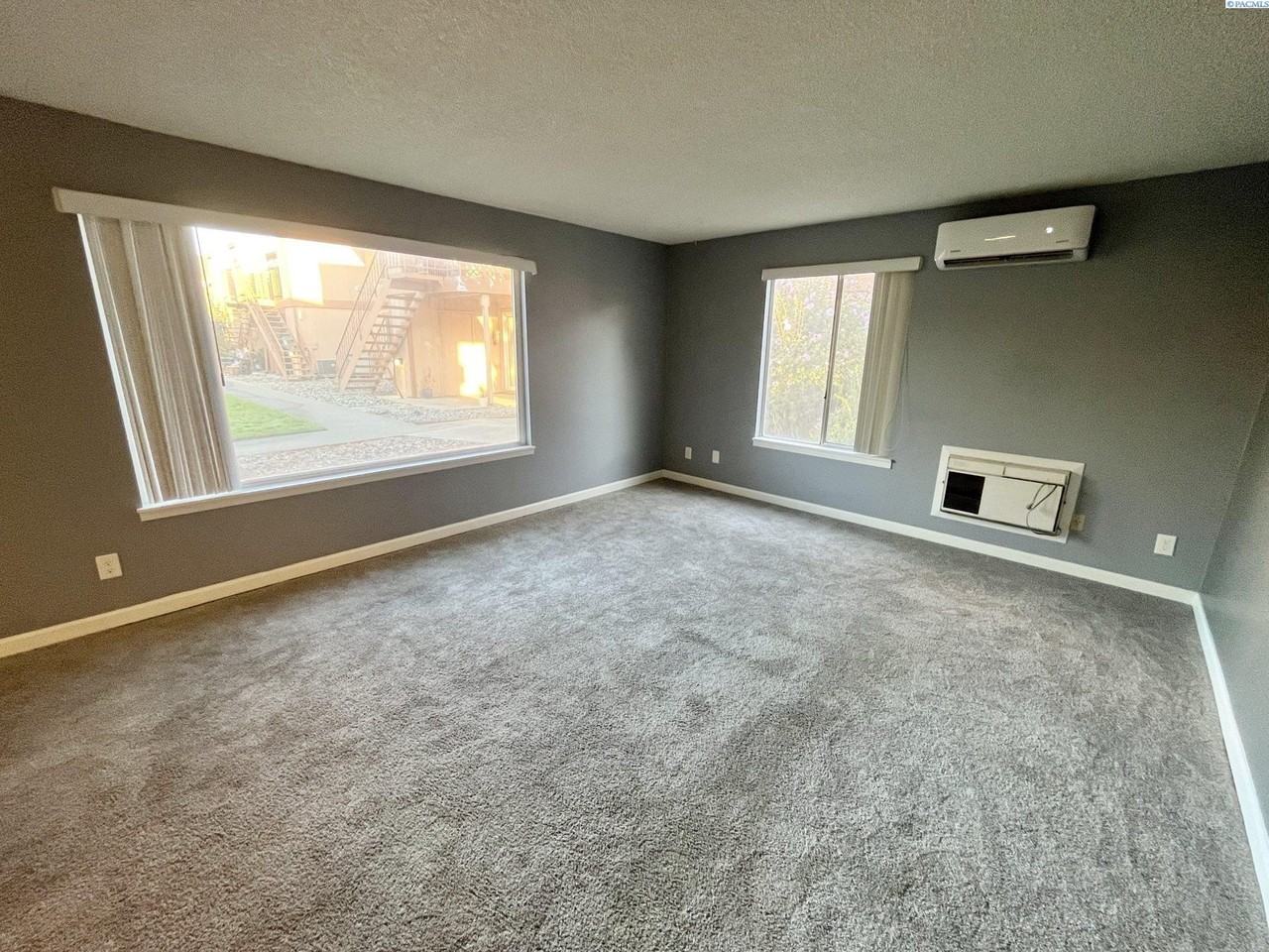 3121 W Hood Ave - Photo 6 of 25