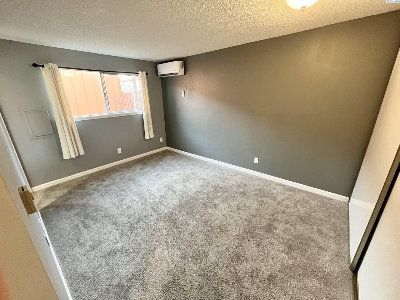 3121 W Hood Ave - Photo 7 of 25