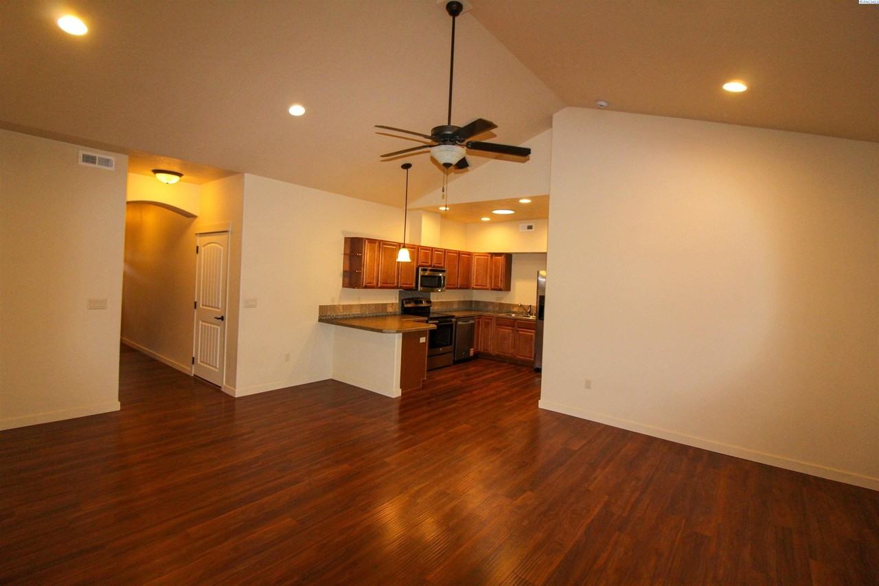 2790 W 30th Pl - Photo 7 of 20