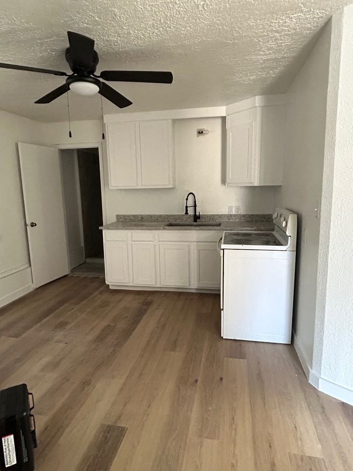 513 W Texas Ave #1 - Photo 4 of 14