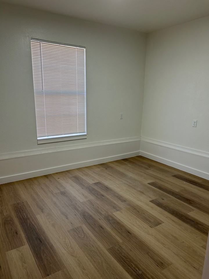 513 W Texas Ave #1 - Photo 5 of 14