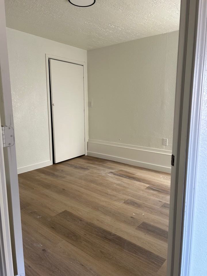 513 W Texas Ave #1 - Photo 6 of 14