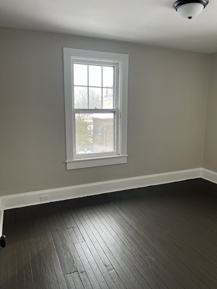 136 Westminster Ave #2 - Photo 4 of 26