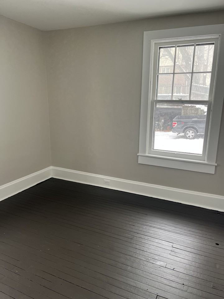136 Westminster Ave #2 - Photo 5 of 26