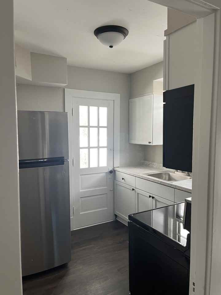 136 Westminster Ave #2 - Photo 6 of 26