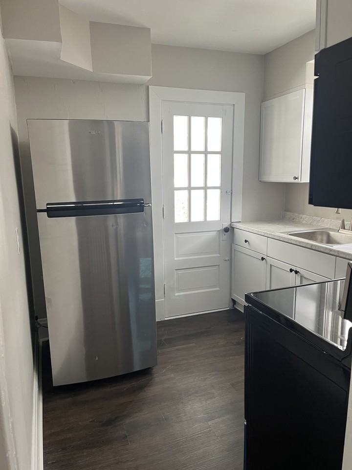 136 Westminster Ave #2 - Photo 7 of 26