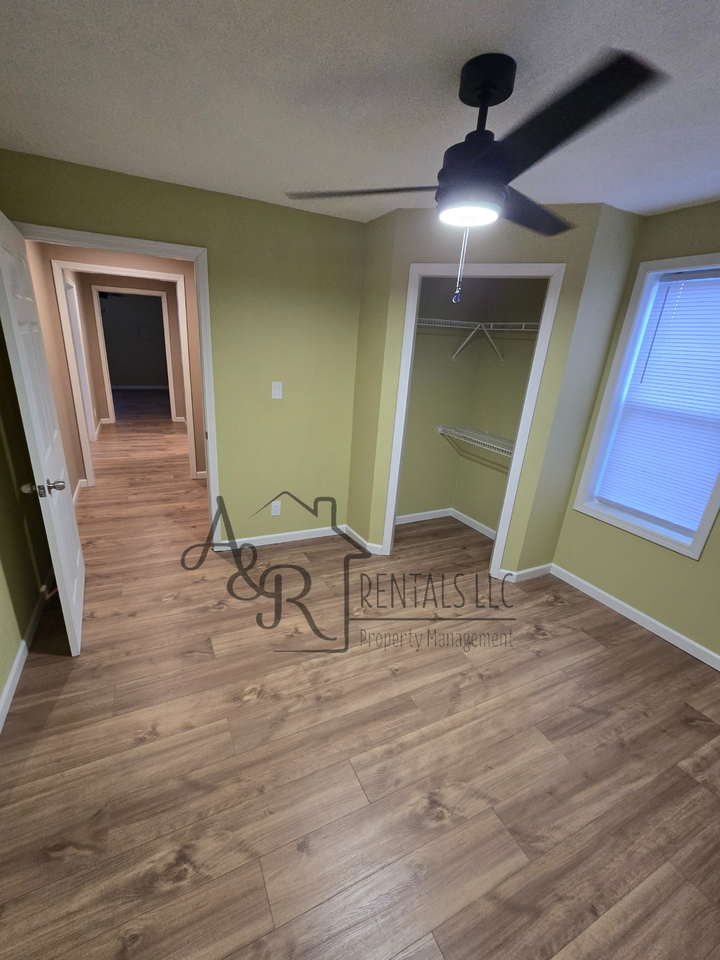 505 E Quincy St #1 - Photo 4 of 10