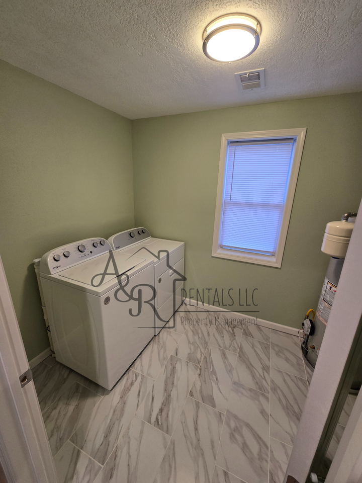 505 E Quincy St #1 - Photo 7 of 10