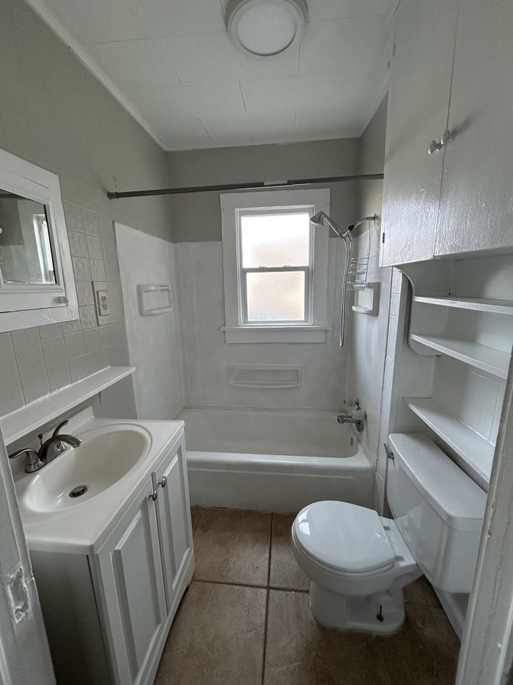 313 Sw 34th Ave #B - Photo 4 of 8