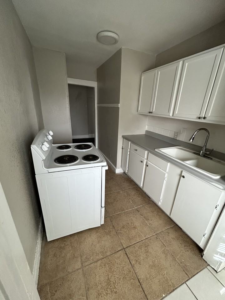 313 Sw 34th Ave #B - Photo 5 of 8
