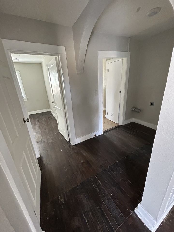 313 Sw 34th Ave #B - Photo 7 of 8
