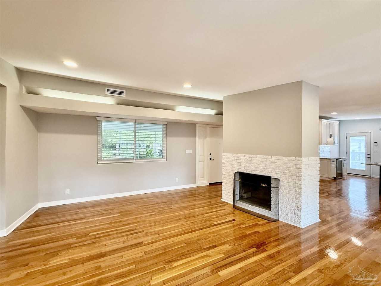 205 Fairpoint Dr - Photo 4 of 29