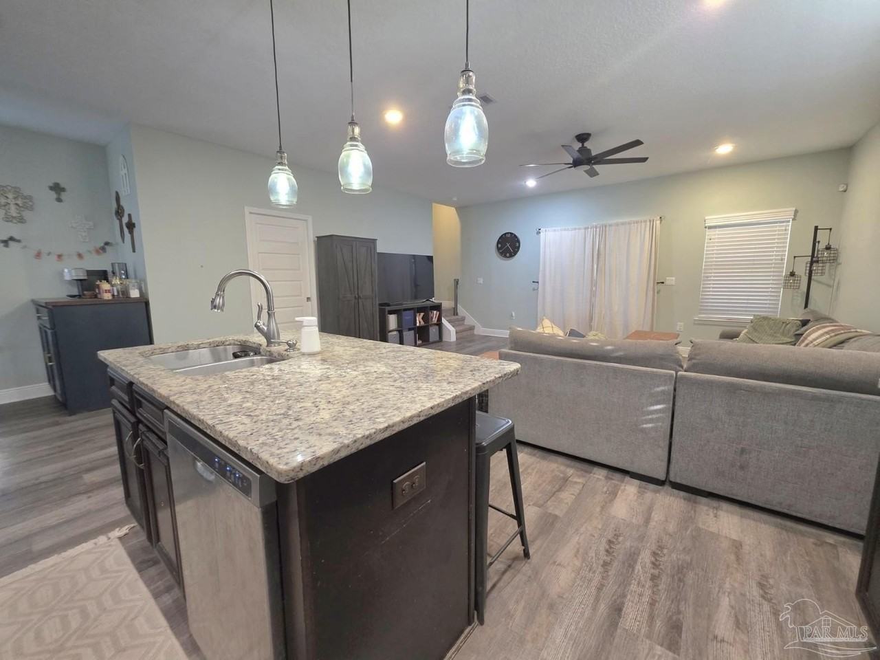 826 Smiley Cir - Photo 2 of 19