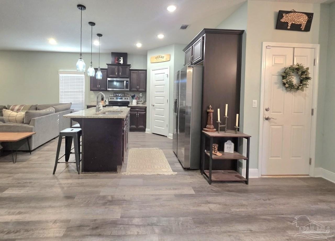 826 Smiley Cir - Photo 3 of 19