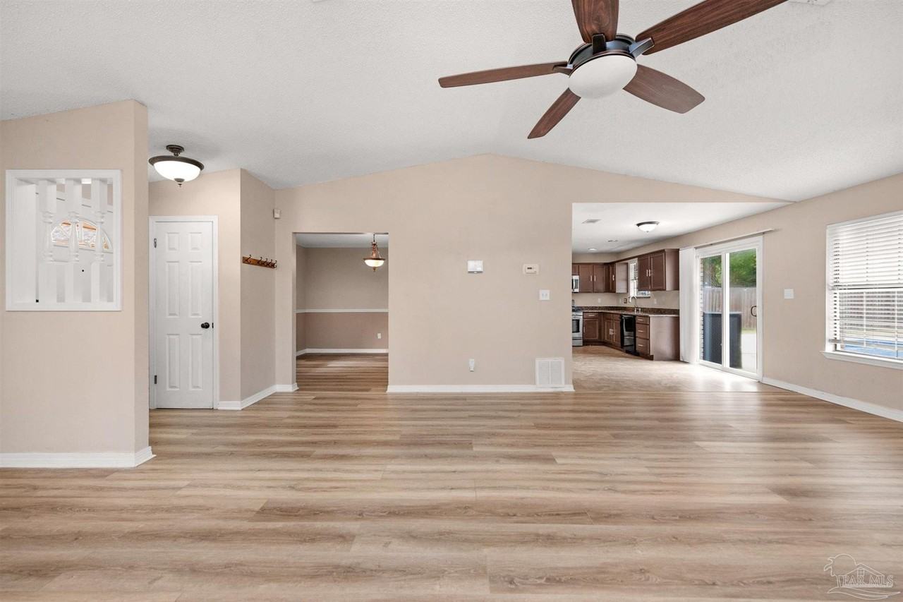 5850 Princeton Dr - Photo 4 of 37