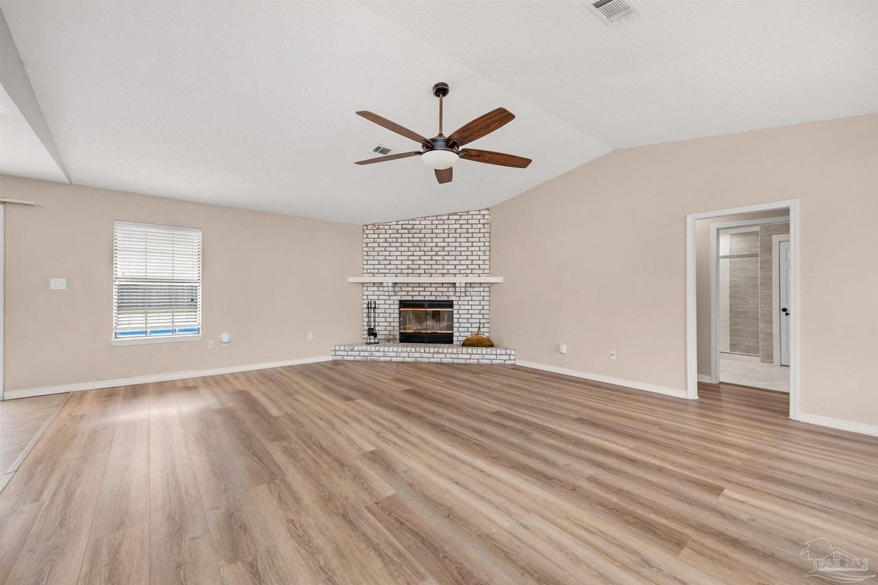 5850 Princeton Dr - Photo 6 of 37