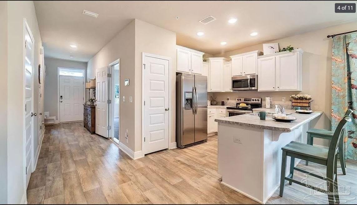 6012 Royal Port Ct - Photo 4 of 11