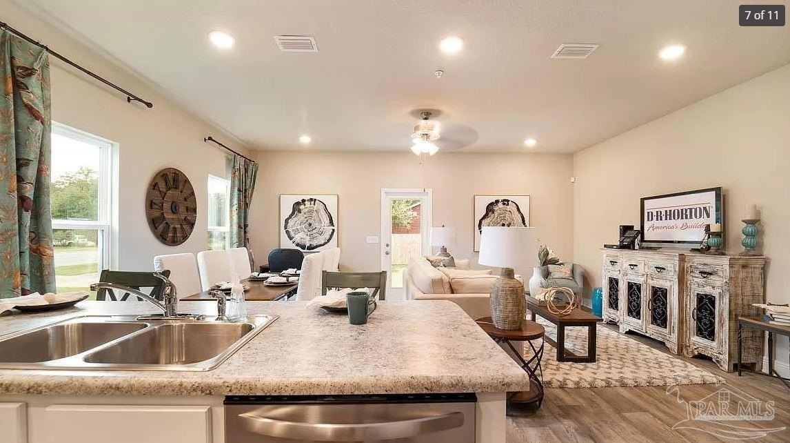 6012 Royal Port Ct - Photo 7 of 11