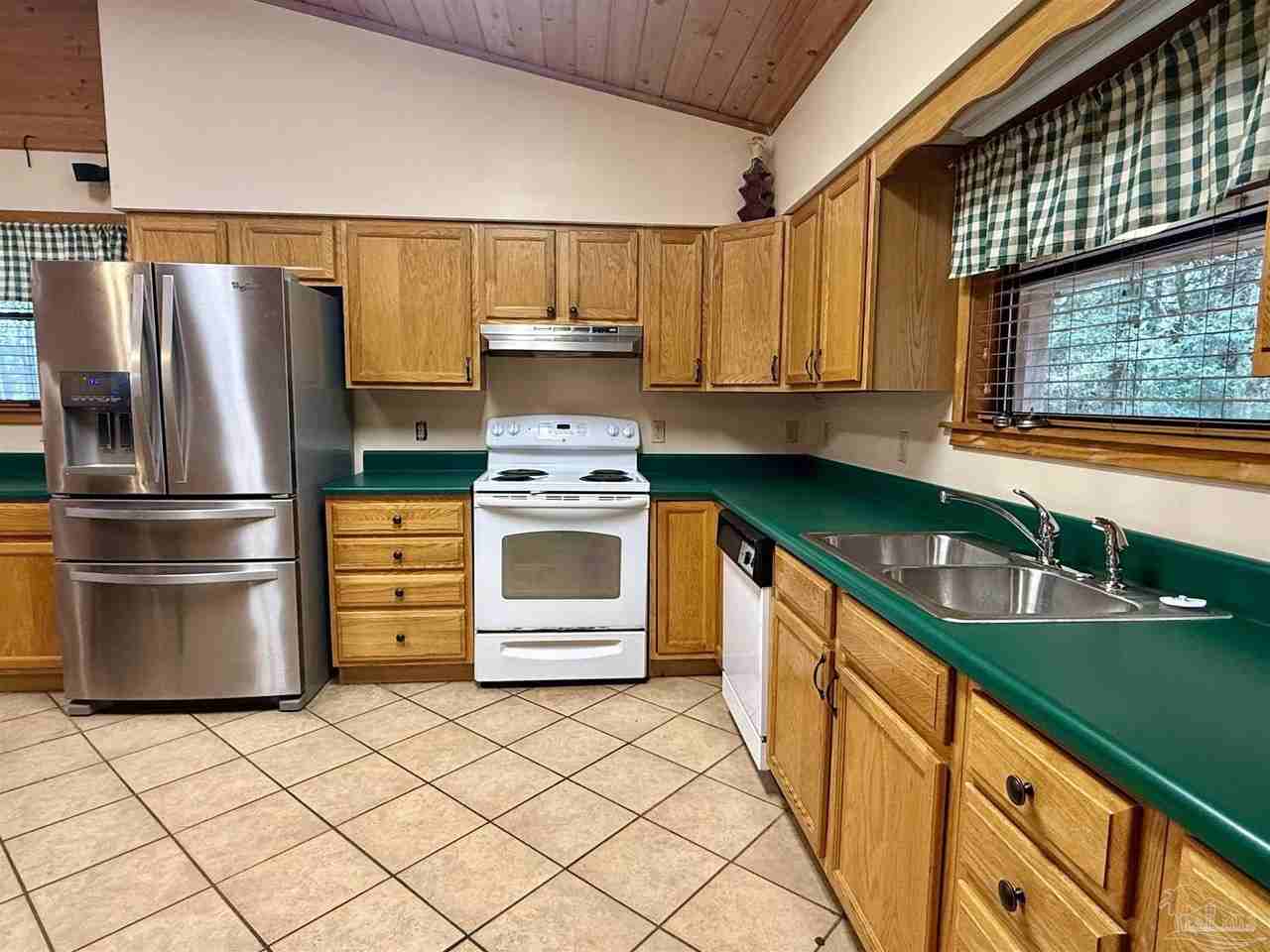 7769 Lakeside Dr - Photo 5 of 23