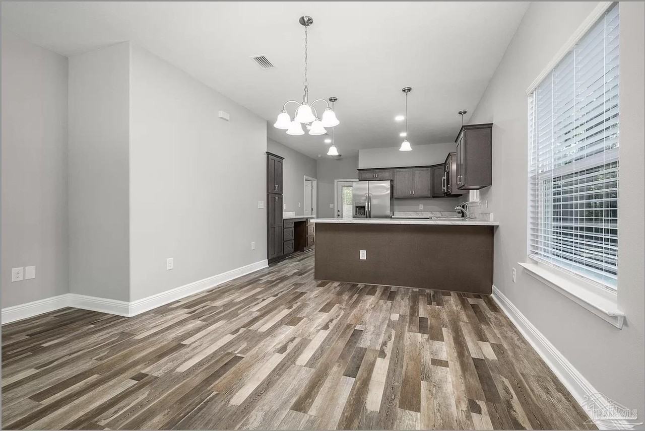 618 Rentz Ave - Photo 3 of 20