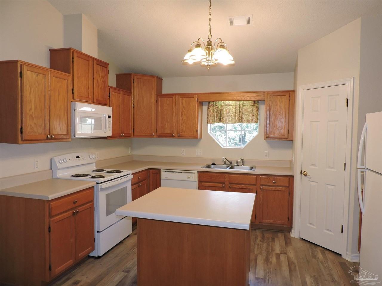 551 Riola Pl - Photo 5 of 13