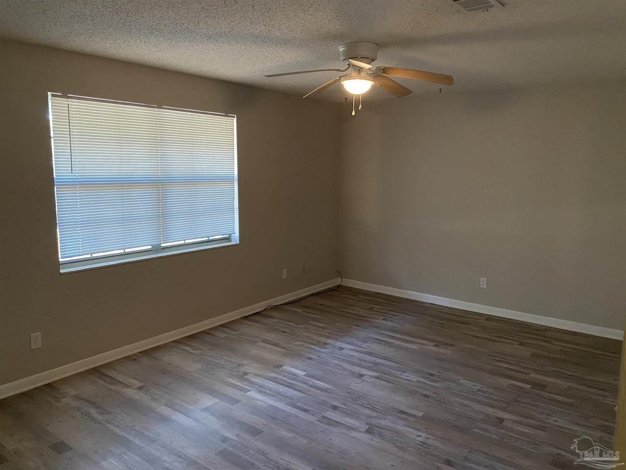 6005 Muldoon Rd - Photo 2 of 15