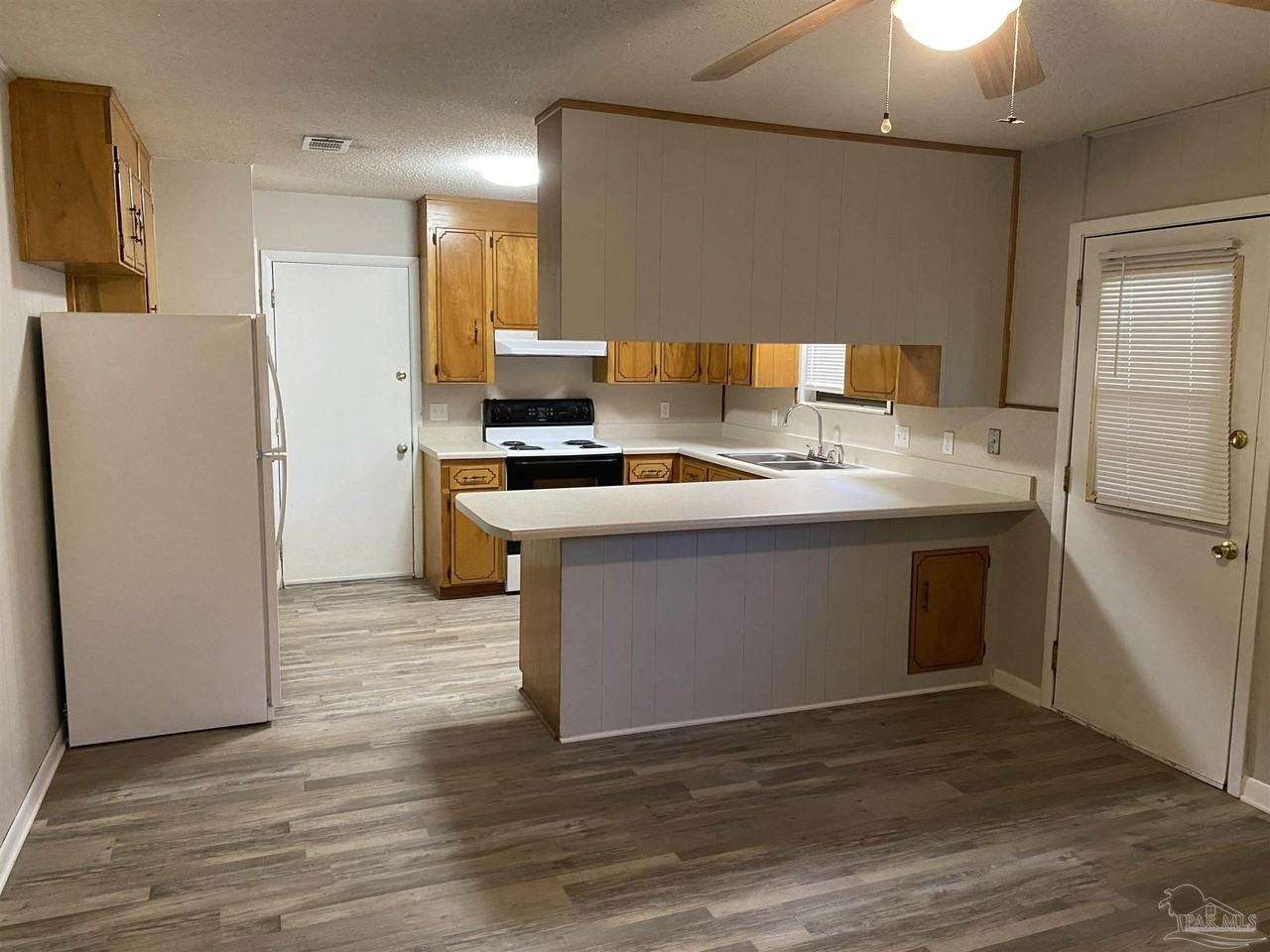 6005 Muldoon Rd - Photo 4 of 15