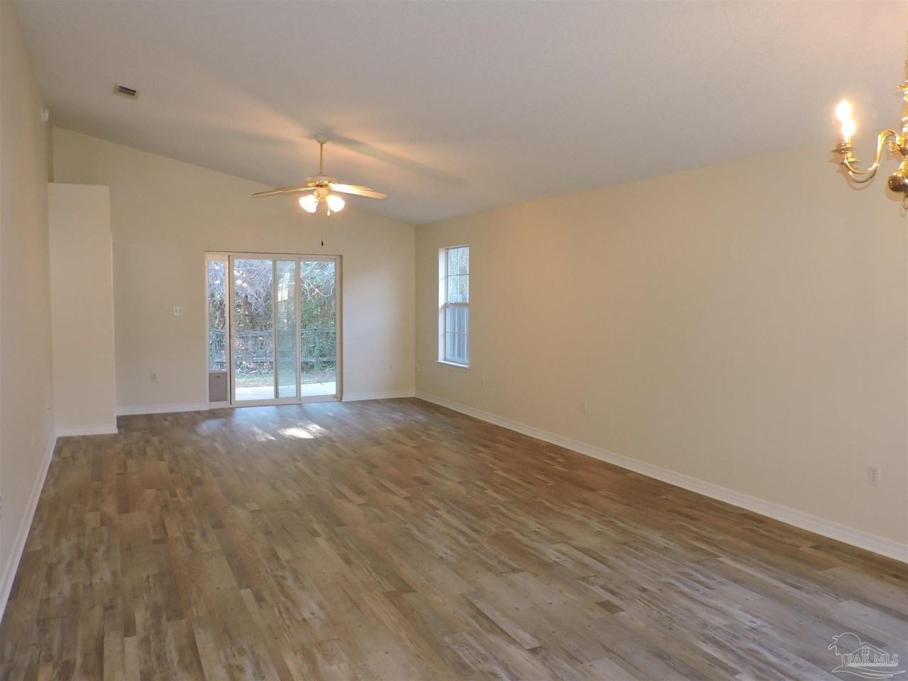 2513 Gulf Breeze Ave - Photo 3 of 28