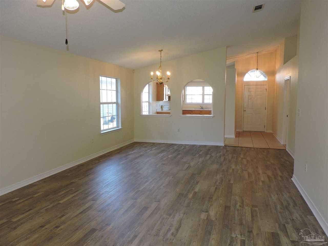 2513 Gulf Breeze Ave - Photo 5 of 28