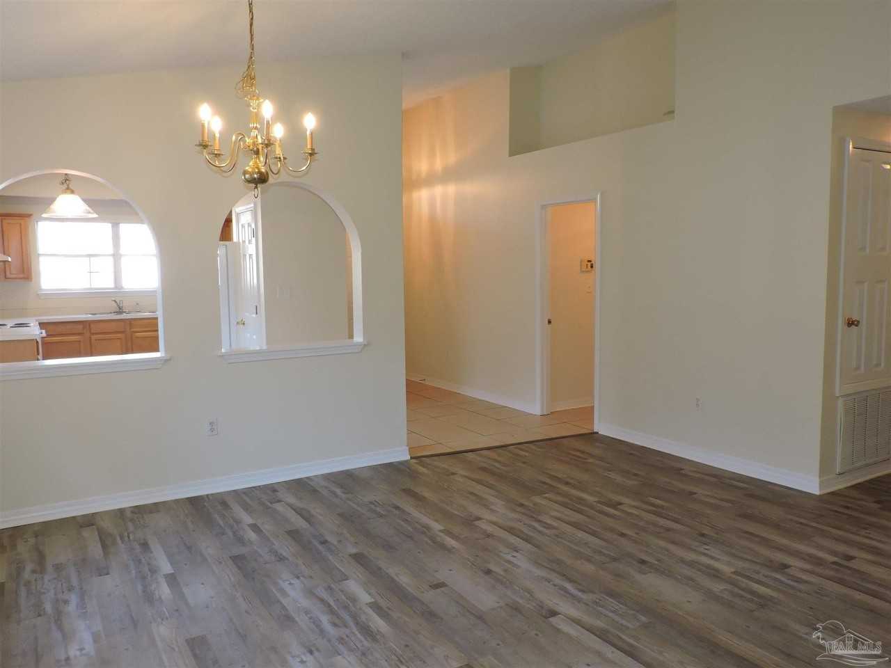 2513 Gulf Breeze Ave - Photo 6 of 28