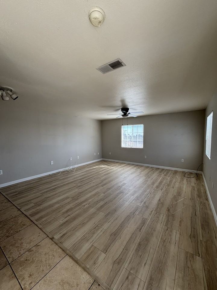 2932 Preece St #2932B - Photo 2 of 19