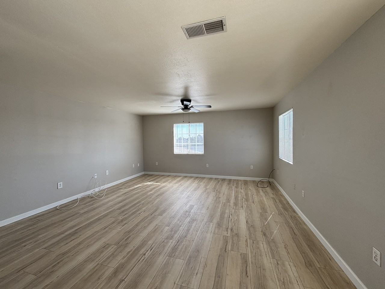 2932 Preece St #2932B - Photo 3 of 19