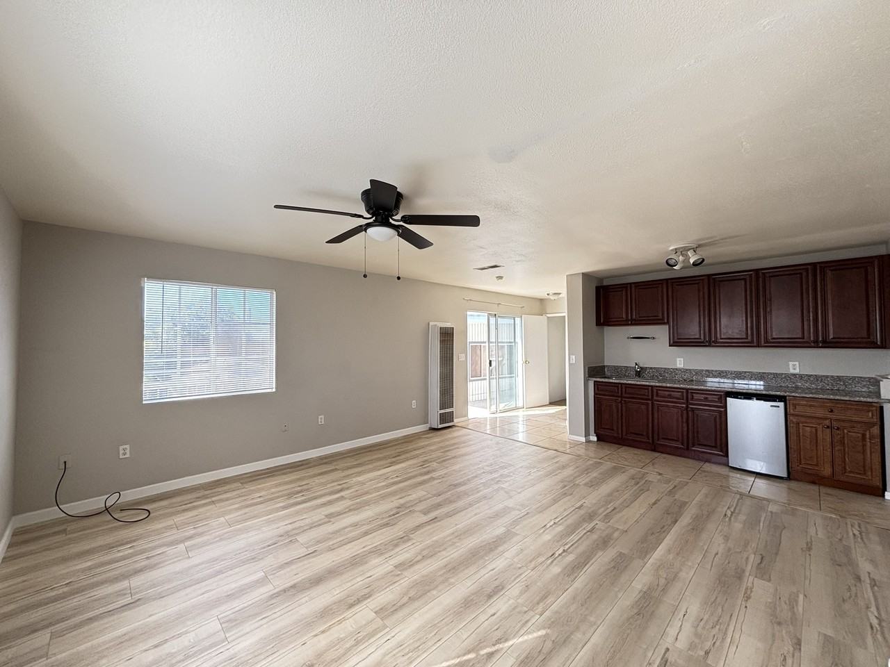 2932 Preece St #2932B - Photo 5 of 19