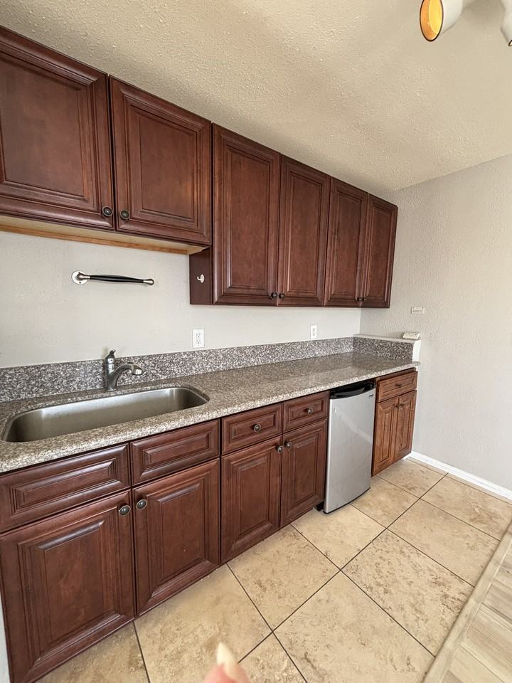 2932 Preece St #2932B - Photo 7 of 19