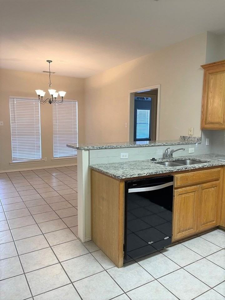 4712 Gateway St - Photo 6 of 19