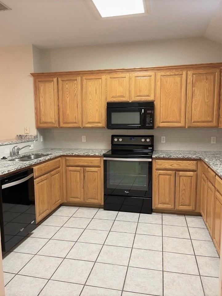 4712 Gateway St - Photo 7 of 19