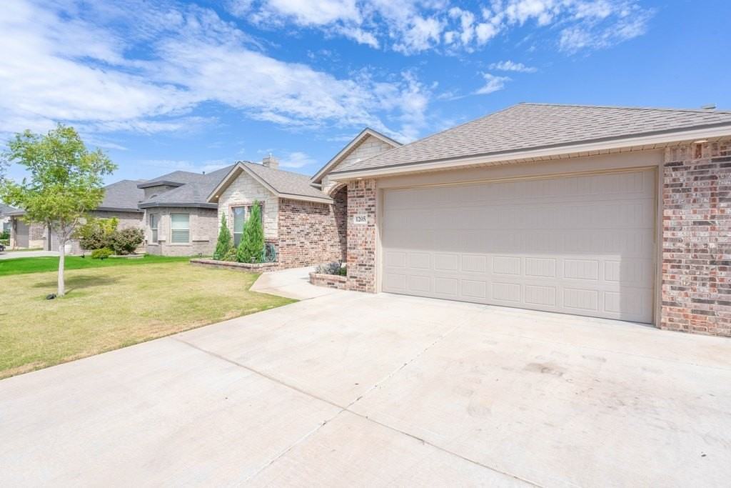 1205 Convair Dr - Photo 3 of 41