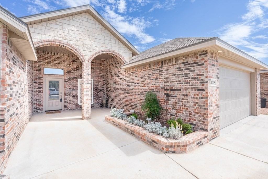 1205 Convair Dr - Photo 4 of 41