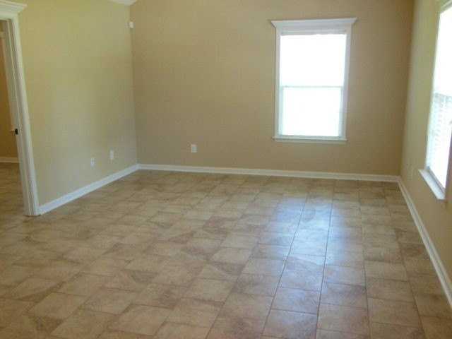 204 Richmond Ave - Photo 3 of 9