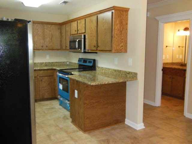 204 Richmond Ave - Photo 4 of 9