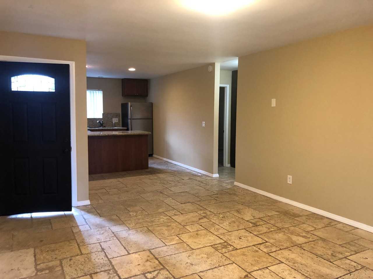 421 South Mollison Avenue - Photo 3 of 35