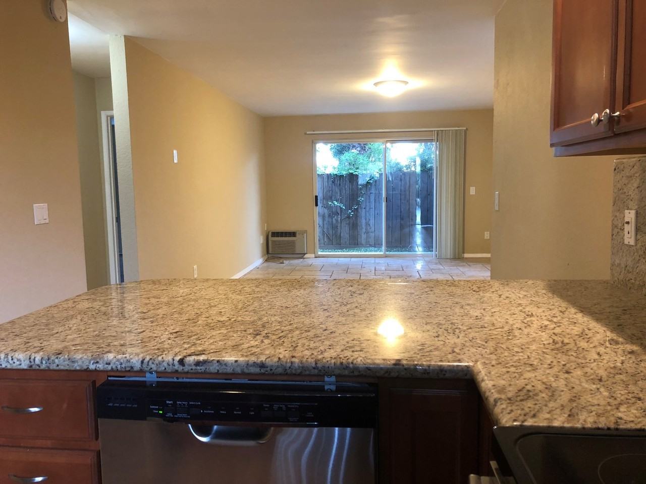 421 South Mollison Avenue - Photo 5 of 35