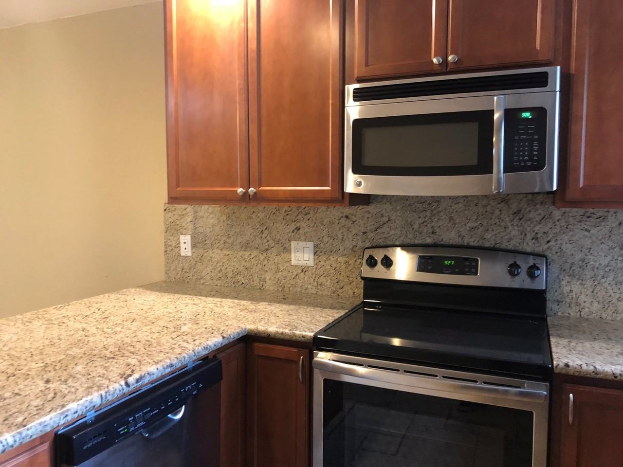 421 South Mollison Avenue - Photo 7 of 35