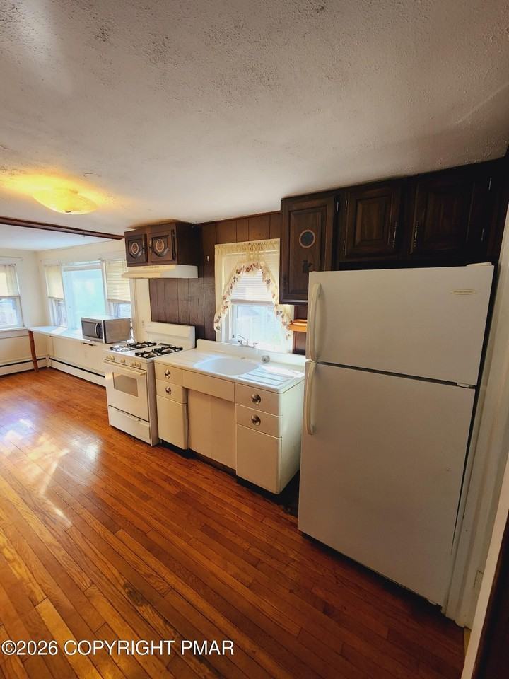 873 Lower Swiftwater Rd Apt 201 #201 - Photo 6 of 10