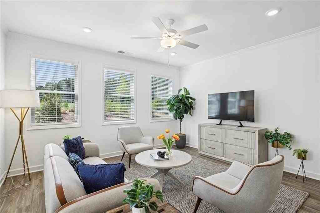 5070 Woodland Hls - Photo 7 of 12